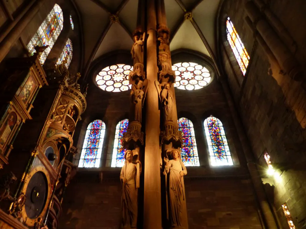 Le Pilier des Anges vu depuis le chœur de la cathédrale