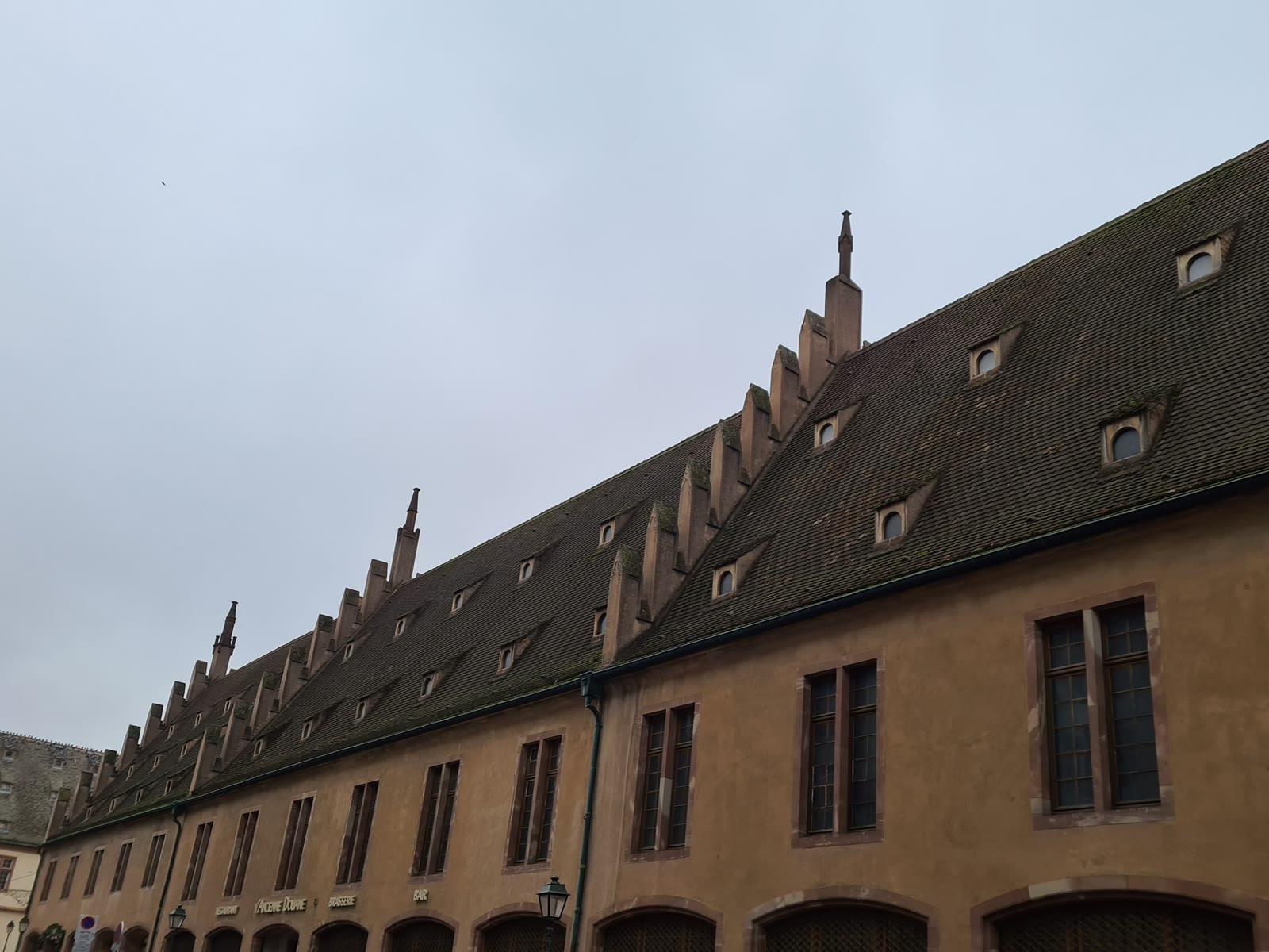 L'Ancienne Douane de Strasbourg au bord de l'Ill, ancien Kaufhaus médiéval du commerce du vin