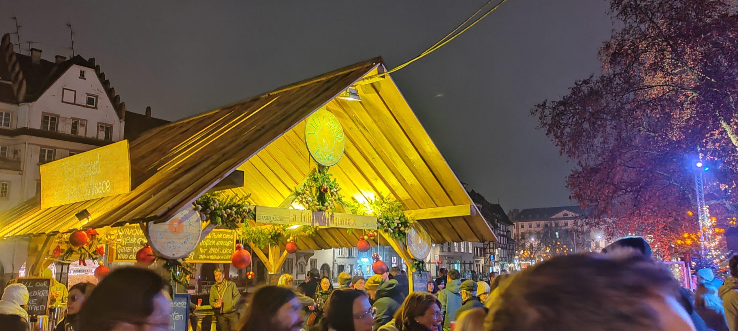 Chalet de la Tribu des Gourmets, vin chaud blanc d'Alsace, terrasse des Rohan à Strasbourg